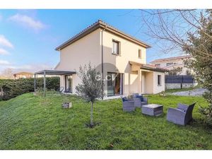 CENTRE VILLE : Maison individuelle 2022 AU CALME