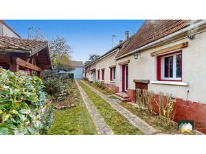 SPACIEUSE LONGERE AVEC HANGAR ET JARDIN