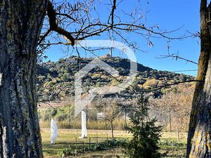 VILLA DE PLAIN-PIED AU CALME  AVEC TERRAIN DE 2700M2  GARAGE  VÉRANDA