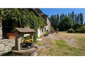 Charmant manoir du XVIIIe siècle et longère sur 1 6 hectare parfait pour une activité de..