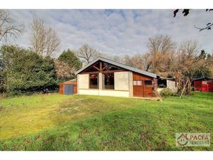 ARFONS - Maison esprit chalet sur 1730 m² de terrain.