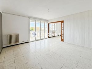 Vente appartement 4 pièces 70 m² à Nimes (30000)  109 000 €
