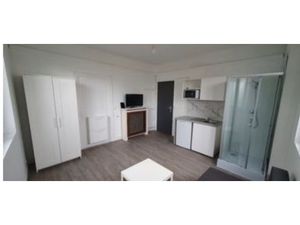 Studio / 19m² / Villeneuve le Roi (RER C)