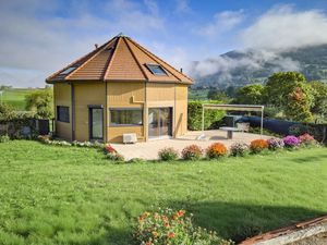 Villa environ 135 m2 habitables (158 m2 au sol) sur 1559 m2