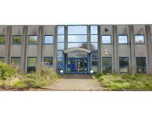 Location local industriel 6490 m² à Iwuy (59141)