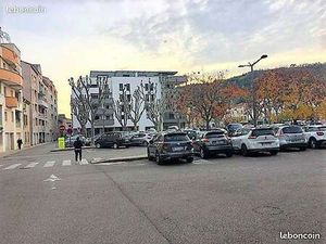 Vente Bureaux et commerces à Tain-l'Hermitage (26600) : à vendre / Tain-l'Hermitage