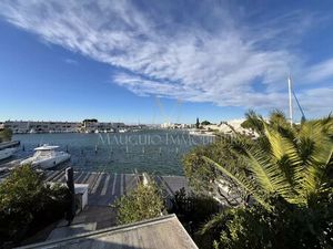 Marina T3 en duplex avec toit terrasse et appontement pour bateau