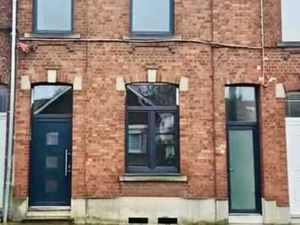 Maison de maître à louer 3 chambres avec bureau.