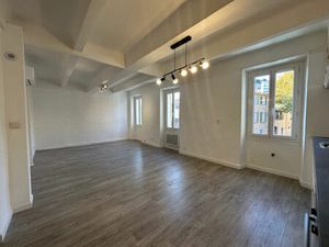 Location appartement 3 pièces 70 m² à Pierrefeu-du-Var (83390)