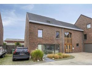 Lichtrijke gezinswoning met 4 slaapkamers te koop in Lauwe!