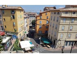 Beau 2 pièces et cave Grasse centre - place au Aires - libre