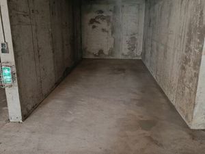 Place parking couvert sécurisé