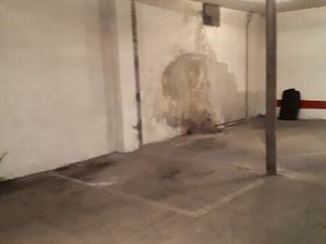 EMPLACEMENT de garage pour moto ou scooter