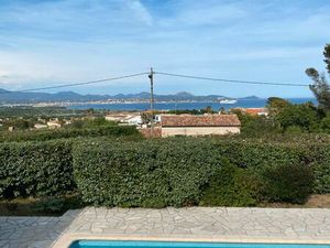 Villa plain pied vue mer panoramique et montagne