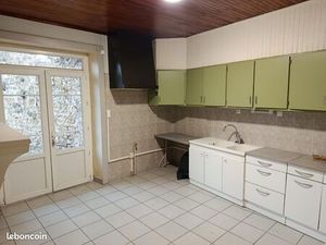 Centre ville LONS Grand T4 + Garage+ cour et jardin