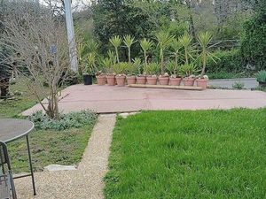 Maisonnette/Studio  Meublée  Eau  EDF  Chauff. :