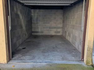 Grand garage fermé individuel en hypercentre de Beaurepaire