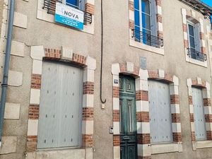 Grande Maison de ville a louer avec cour