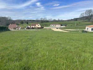 Vente terrain 3404 m² à Castels (24220)  74 207 €