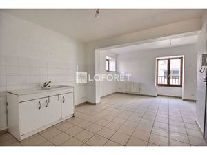 Appartement en bon état  2 chambres et une cave