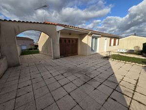 LINARS 16730 ( proche angoulême ) Ensemble immobilier compos