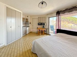 Studio Coquet Ensoleillé avec terrasse et place de parking à Balaruc-les-Bains