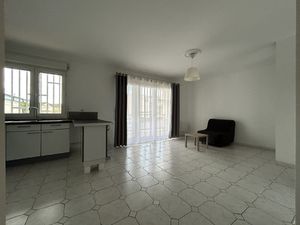 PROCHE COMMODITÉS - GRAND STUDIO MEUBLÉ