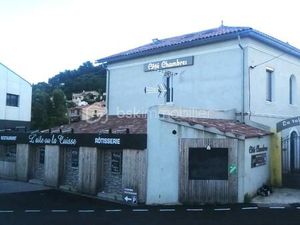 Local d activites de 158 m² à Hyeres