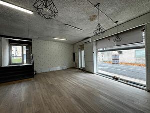 Location local commercial  124.00m²  Lézignan