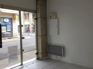 SAUMUR LOCAL COMMERCIAL