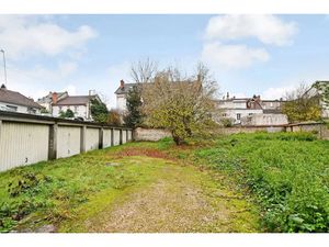 Vente terrain à batir 589 m² à Fontainebleau (77300)  465 000 €