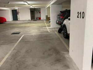 Place de parking moto/scooter sécurisée