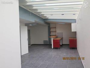 Appartement atypique style atelier d'artiste  rez de chaussée  avec beaux volumes à Malako