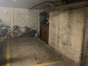 PLACE DE PARKING sécurisée à MONTREUIL à DEUX MINUTES DU MÉT