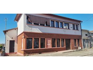 Vente locaux professionnels 1200 m² à Montauban (82000)  490 000 €