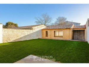 Ancien chai rénové en coeur de village