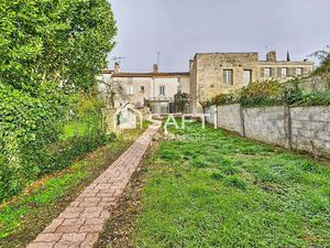 Maison de ville rénovée avec jardin & dépendance