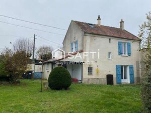 Maison avec jardin. Intérieurs entièrement rénovés