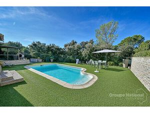 POULX Villa avec jardin et piscine