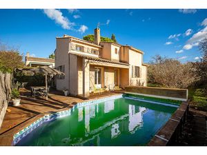 Location villa 6 pièces 189 m² à Aix-en-Provence (13090)  2 577 €