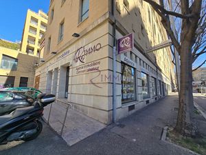 Location locaux professionnels 120 m² à Aix-en-Provence (13090)  466 800 €