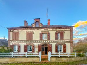 Une maison de maître à rénover dans un bourg d'un joli petit
