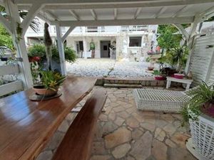 Location bas de villa de type F4 avec un jacuzzi et carbet extérieur  Martinique