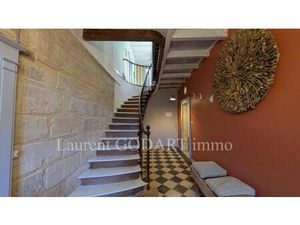 Maison de maître 14 pièces avec dépendances et puits