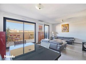 Quartier Pont de l'Arc : T3/4 81 m² dernier étage entièrement rénové avec terrasse et gara