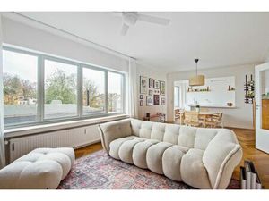 Prachtig gerenoveerd appartement - overdekt terras en garage