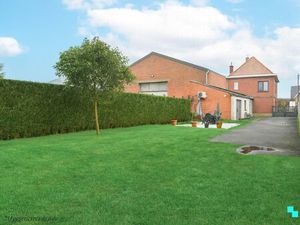 Ruime  gerenoveerde woning nabij centrum Oostrozebeke