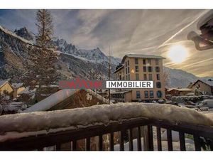 Chalet mitoyen vue Mont Blanc  skis aux pieds à Chamonix