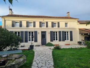Vente maison 12 pièces 361 m² Louzignac (17160)