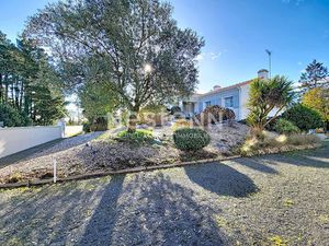 Maison à vendre à PAULX 6 pièces  3 chambres  très bon état.